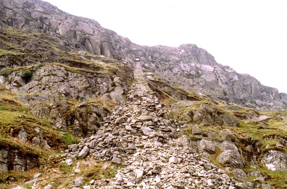* [Pic 1] Wrysgan Quarry - The main exit incline (May 1990) *