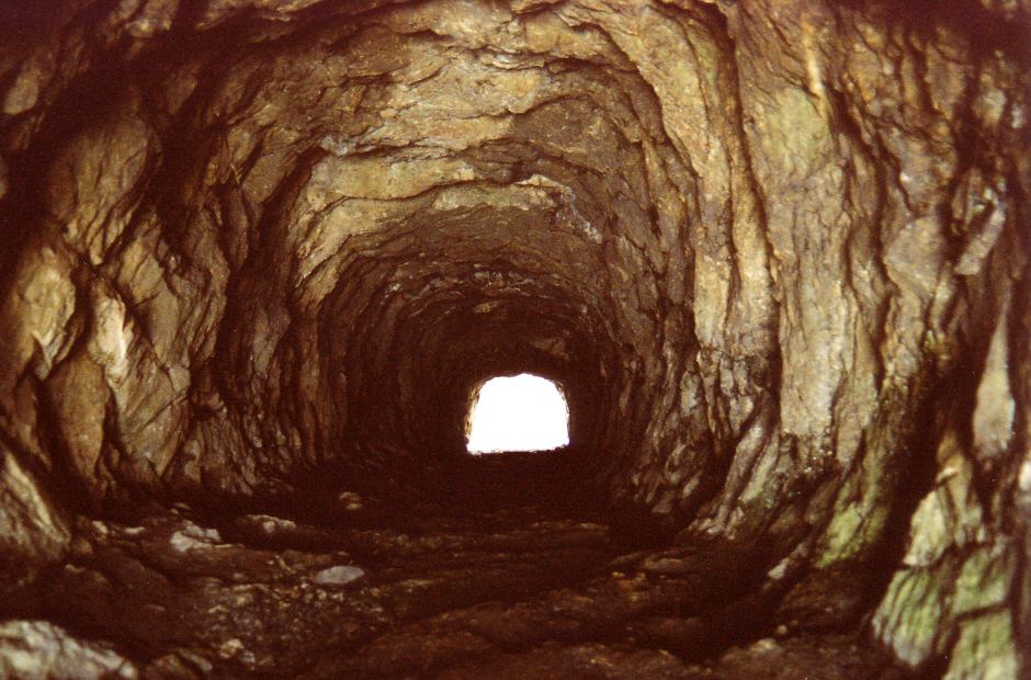 * [Pic 3] Wrysgan Quarry - Inside incline summit tunnel (Sept 1987) *
