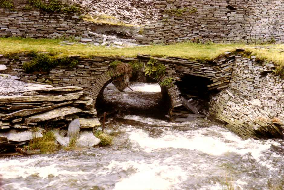* [Pic 17] Cwmorthin Quarry - Lower Mill Channeled river III (1987) *