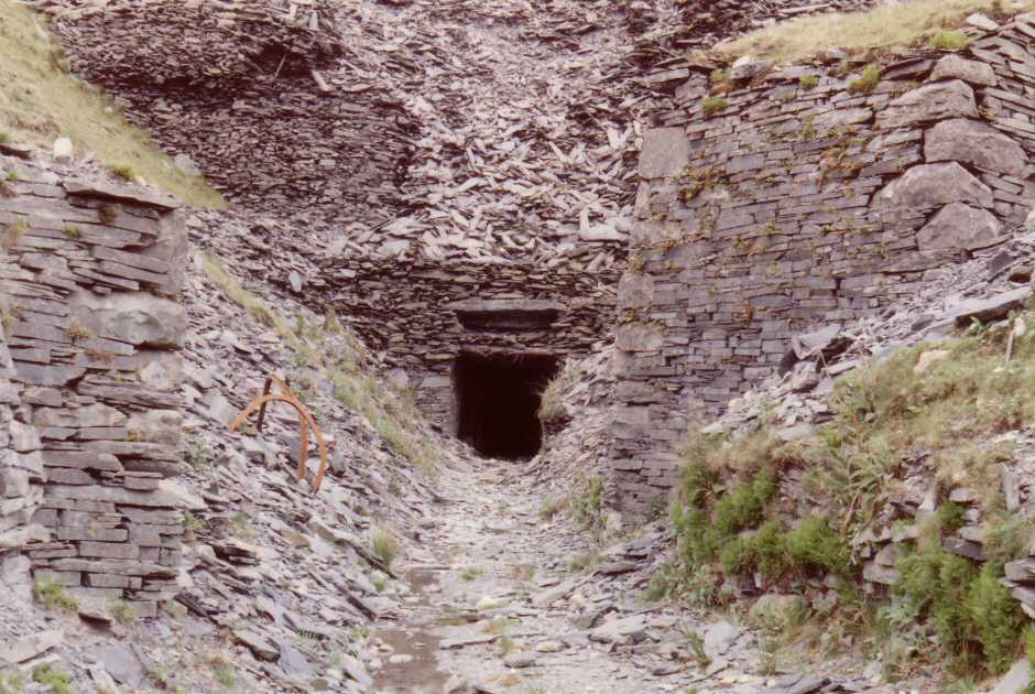 * [Pic 23] Cwmorthin Quarry - The Lake Adit - Floor 1 - North (1988) *