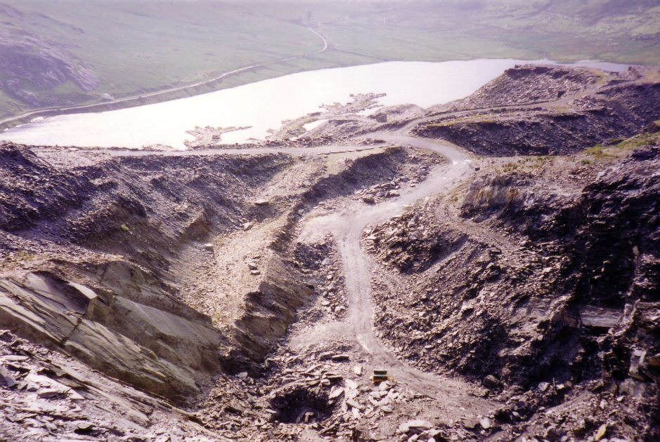 * [Pic 32] Cwmorthin Quarry - Untopping (1995) *