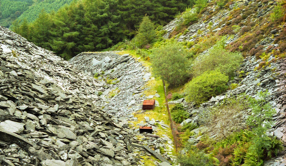 * [Pic 9] Ratgoed Slate Quarry - Level 7 view (Sept 1987) *