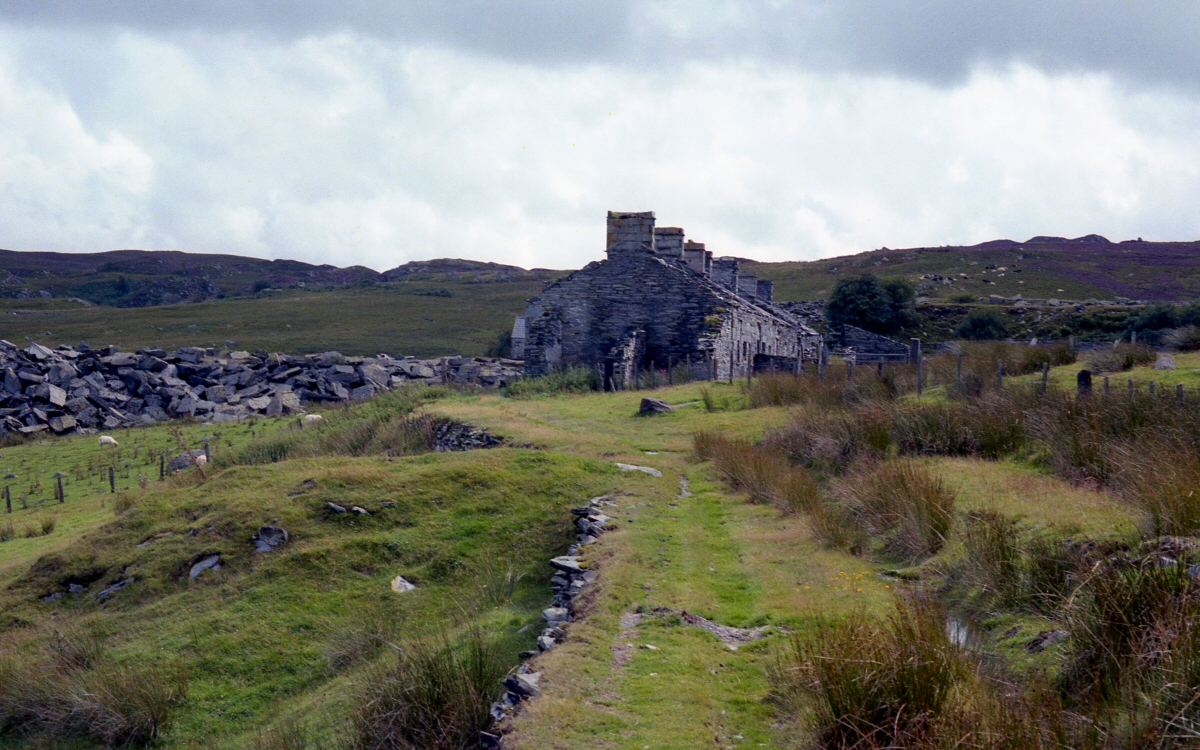 * [Pic 1] Rhos Slate Quarry - Approaching the site (Aug 1982) *